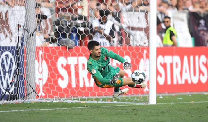 Photo Goalkeeper Nikola Vasilj Pauli saves the victory for his team and saves a penalty kick Soccer DFB Pokal 1 round on Sat 16 08 2025 Eintracht Norderstedt FC St Pauli 2 3 after penalty shootout