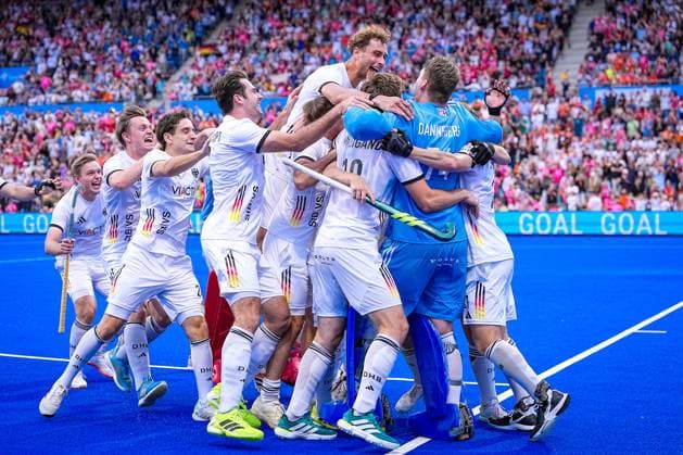 16 08 2025, xydrx, Mens EuroHockey Championship 2025, Final, Netherlands Germany, Sparkassenpark Mönchengladbach the German national team celebrates victory in the final, North Rhine-Westphalia Germany