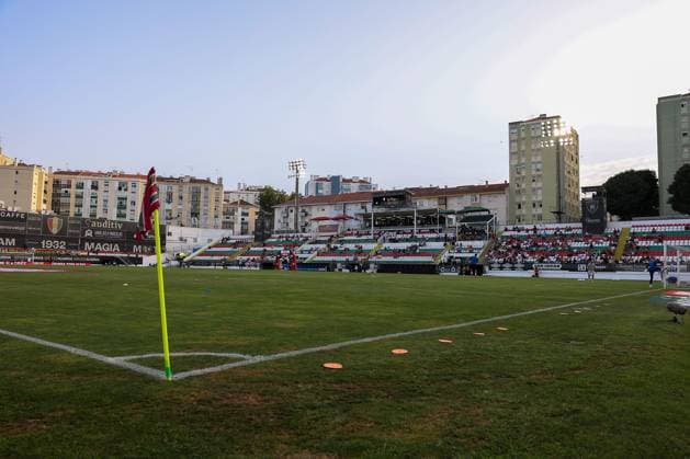 Portugal, Amadora, Lisbon 2025 08 16 xJFx 2 Matchday Liga Portugal Estrela Amadora S L Benfica v l , inside view Estadio Jose Gomes Copyright: JoaquimxFerreira