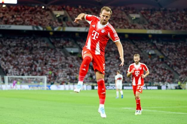 Goal celebration of Harry Kane 9 FC Bayern Muenchen to 0 1, VfB Stuttgart vs FC Bayern Muenchen, Soccer, Franz Beckenbauer Supercup, 16 08 2025 Stuttgart Baden Wuerttemberg Germany Copyright: xkolbert-press ChristianxKolbertx