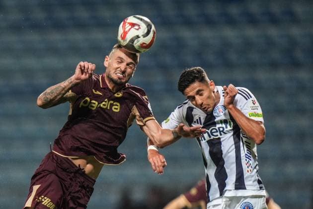 Kasimpasa v Trabzonspor - Turkish Super Lig ISTANBUL, TURKIYE - AUGUST 18: Cem Ustundag (R) of Kasimpasa in action against Okay Yokuslu (L) of Trabzonspor during the Turkish Super Lig football match between Kasimpasa and Trabzonspor at Recep Tayyip Erdogan Stadium in Istanbul, Turkiye on August 18, 2025. Hakan Akgun Anadolu Istanbul Turkey. Editorial use only. Please get in touch for any other usage.  Copyright: x2025xAnadoluxHakanxAkgunx