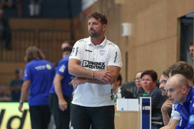 17 08 2025, xgox, Handball Wartburg Cup ThSV Eisenach TBV Lemgo Lippe emspor, f l Florian Kehrmann Lemgo, coach Eisenach