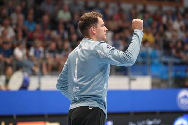 17 08 2025, xgox, Handball Wartburg Cup ThSV Eisenach TBV Lemgo Lippe emspor, v l Constantin Moestl Möstl, Lemgo, 1 cheers over held ball, defended, held, Torhueter Eisenach