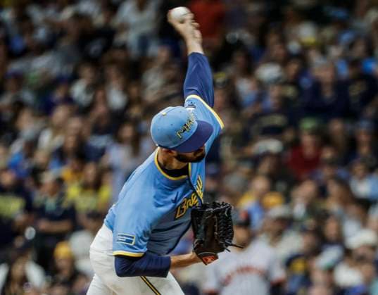 Milwaukee Brewers relief pitcher Aaron Ashby throws in the seventh inning of the MLB, Baseball Herren, USA game between the San Francisco Giants and the Milwaukee Brewers at American Family Filed in Milwaukee, Wisconsin on Friday, August 22, 2025.  MIL20250822832 TANNENxMAURY