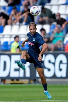Luka Djuric Duric, TSG II, 10 , on the ball, cropped, full body, single image, single photo, action, action, 23 08 2025, Sinsheim Germany , Football, 3 Liga, TSG 1899 Hoffenheim II FC Energie Cottbus, DFB DFL REGULATIONS PROHIBIT ANY USE OF PHOTOGRAPHS AS IMAGE SEQUENCES AND OR QUASI VIDEO xozx