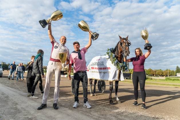 24 08 2025,Berlin,GER, Summermusic night S 5 with Michel Rothengatter wins the 130 German Trotter Derby