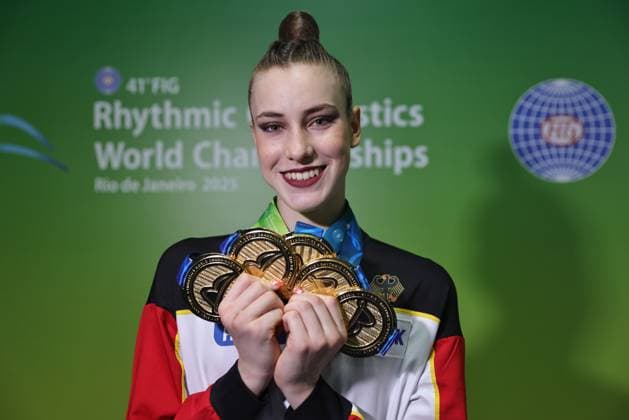 Darja Varfolomeev, GER, presenting her five gold medals after 2025 World Rhythmic Gymnastics championships in Rio de Janeiro 24 08 2025