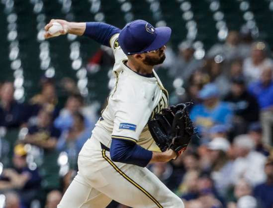 Milwaukee Brewers relief pitcher Aaron Ashby throws in the sixth inning of the MLB, Baseball Herren, USA game between the Arizona Diamondbacks and the Milwaukee Brewers at American Family Filed in Milwaukee, Wisconsin on Monday, August 25, 2025.  MIL20250825826 TANNENxMAURY