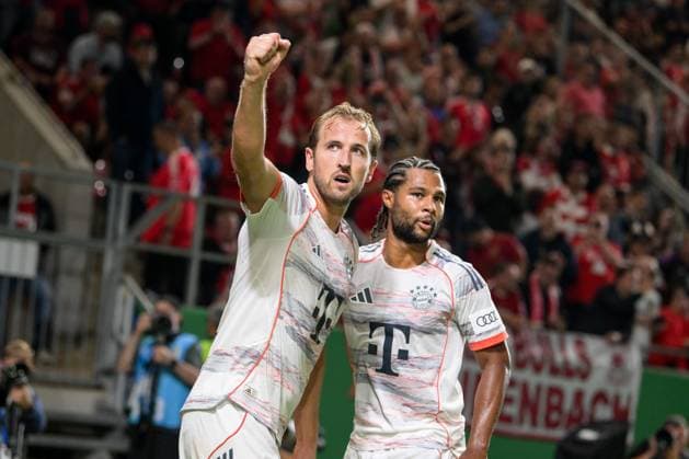 Soccer, DFB Cup, 20250827, SV Wehen Wiesbaden FC Bayern Munich In the picture Goal 2 3 v l Goalscorer Harry KANE Bayern, 9 , Serge GNABRY Bayern, 7 Wiesbaden Brita Arena Hessen Germany Copyright: Passion2Press MarkusxFischerx