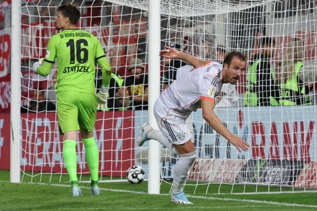 Matchwinner Harry Edward Kane FC Bayern Munich, 9 with the goal celebration and goal for the 2 3 victory in the 90 5 minute, injury time , DFB Cup, 1 round, SV Wehen Wiesbaden Bayern Munich, Soccer Bundesliga, 1 Bundesliga, Season 2025 2026, 27 08 2025,