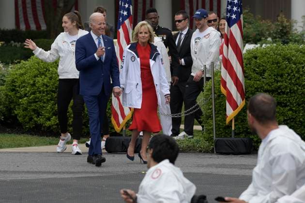May 4, 2022, Washington, DC, United States: President Joe Biden and First Lady Jill Biden arrives to hold a special event to Welcome Team USA to White House at South Lawn White House in Washington DC, USA Copyright: xLeninxNollyx