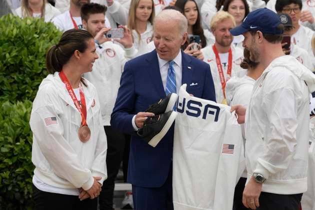 May 4, 2022, Washington, DC, United States: President Joe Biden is presented with Team USA jersey and sneakers during a welcoming ceremony of Team USA to White House at South Lawn White House in Washington DC, USA. Copyright: xLeninxNollyx