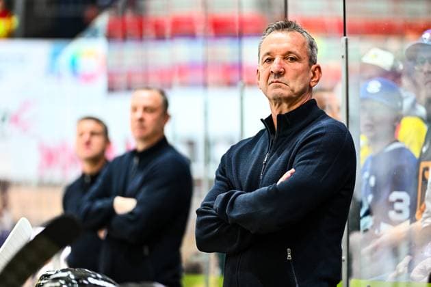 Thomas Popiesch Coach, Head Coach, Head Coach, Krefeld Pinguine , GER, Kölner Haie vs Krefeld Pinguine, Ice Hockey, Gottfried Schultz NRW Cup, 1 Matchday, Season 2025 2026, 30 08 2025, GER, Kölner Haie vs Krefeld Pinguine, Ice Hockey, Gottfried Schultz NRW Cup, 1 Matchday, Season 2025 2026, 30 08 2025 Iserlohn Copyright: xJonasxBrockmann Eibner-Pressefotx EP_JBN