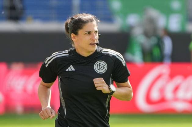 Google Pixel Womens Supercup, FC Bayern Munich vs VfL Wolfsburg, 30 08 2025 Riem Hussein Referee warming up Google Pixel Womens Supercup, FC Bayern Munich vs VfL Wolfsburg, BBBank Wildpark Karlsruhe, 30 08 2025 DFB DFL REGULATIONS PROHIBIT ANY USE OF PHOTOGRAPHS AS IMAGE SEQUENCES AND OR QUASI VIDEO Copyright: xBEAUTIFULxSPORTS Boscox