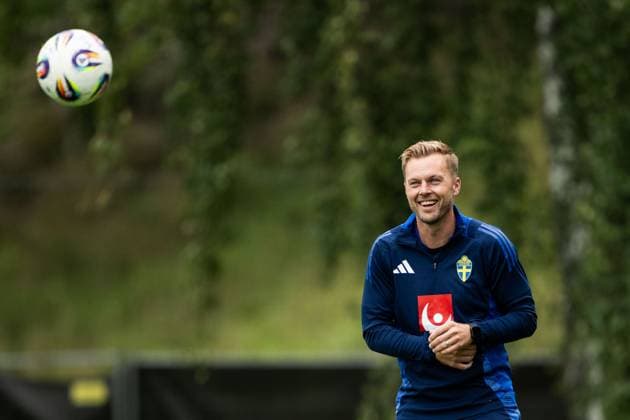 250901 Assistant coach Sebastian Larsson of the Swedish national football team during a training session on September 1, 2025 in Stockholm Photo Emma Wallskog BILDBYRAN COP 320 EW0566 fotboll football soccer fotball vm kval kval fifa world cup qualifier qualifier träning practice training sverige sweden sverige a bbeng  Copyright: EMMAxWALLSKOG BB250901EW065