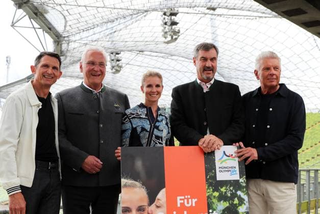 Press conference on the status of the Olympic bid of the City of Munich, Olympic Stadium Munich Here in the picture Michael Teuber with Joachim Herrmann, Bavarian Minister of Sports, Minister of the Interior, Jessica von Bredow Werndl, Dr. Markus Söder, Bavarian Prime Minister and Dieter Reiter, Lord Mayor of the City of Munich from left to right at a press conference on the status of the Olympic bid of the City of Munich, Olympiad