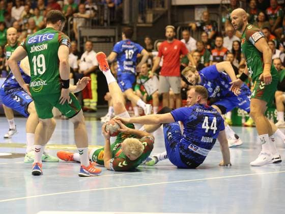 Magnus Saugstrup (23,SC Magdeburg) und Lenny Rubin (44,TVB Stuttgart) beim Hummel-Cup 2025 in der Getec-Arena Magdeburg Magnus Saugstrup (23,SC Magdeburg) und Lenny Rubin (44,TVB Stuttgart) beim Hummel-Cup 2025 in der Getec-Arena Magdeburg (License=RM) 23925476 Copyright: xZoonar.com AxelxKammererx 23925476