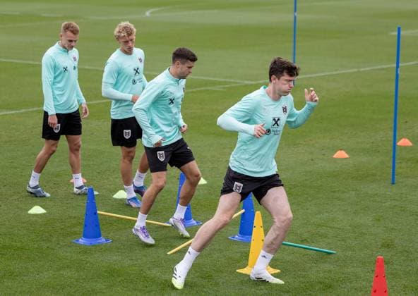 02 09 2025, Windischgarsten, AUT, FIFA WM 2025 Qualifiers, Training ÖFB Nationalteam, in the picture left to right Philipp Lienhart, Leopold Querfeld, Christoph Baumgartner, Michael Gregoritsch left to right Philipp Lienhart of Austria Leopold Querfeld of Austria Christoph Baumgartner of Austria Michael Gregoritsch of Austria during a trainings session of Austrian National Footballteam in occasion of the 2026 FIFA World Cup qualifiers in in Windischgarsten, Austria on 2025 09 02 Expa Windischgarsten  EP_gro