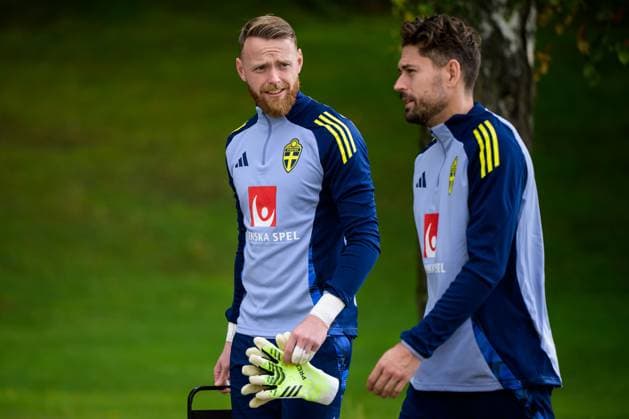 250903 Goalkeeper Viktor Johansson and Goalkeeper Kristoffer Nordfeldt of the Swedish men s football national team at a training session on September 3, 2025 in Stockholm Photo Jesper Zerman BILDBYRAN kod JZ JZ0606 fotboll football soccer fotball vm kval kval fifa world cup qualifier qualifier träning practice training sverige sweden sverige a bbeng  Copyright: JESPERxZERMAN BB250903JZ003