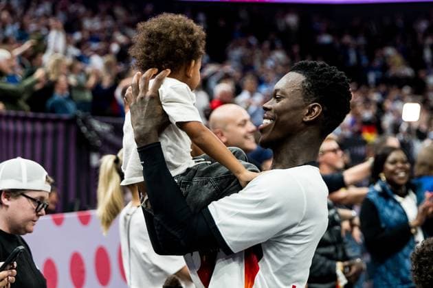 FIBA EuroBasket 2025 Finland Germany 03 09 2025 Dennis Schröder Germany, 17 laughing with his youngest son FIBA EuroBasket 2025 Finland Germany, Tampere, Nokia Arena on 03 09 2025 Copyright: xBEAUTIFULxSPORTS Wunderlx