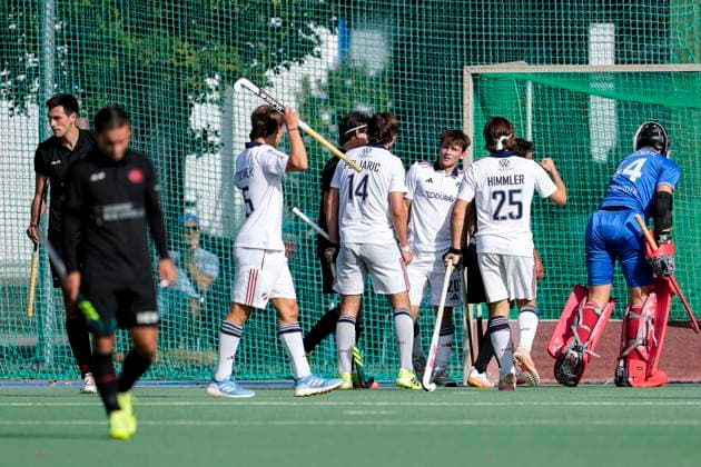 Players of Mannheimer HC MHC , celebrate the goal, celebrate the goal, goal, celebration, cheer, cheers about the goal, rejoicing, joy, rejoices, optimistic, positive, game scene, highlight, action, 06 09 2025, Mannheim Germany , Hockey, 1 Bundesliga, Men, Mannheimer HC Gladbacher HTC xozx