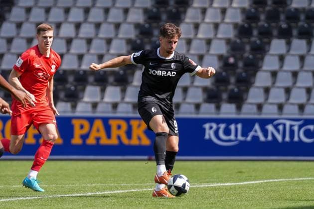 Leon Catak SC Freiburg II, 09 on the ball , Germany, Soccer, Regionalliga Südwest, Matchday 6, 2025 2026, SC Freiburg II vs TSV Schott Mainz, 07 09 2025, Dreisamstadion, Freiburg, Germany DFB REGULATIONS PROHIBIT ANY USE OF PHOTOGRAPHS AS IMAGE SEQUENCES AND OR QUASI VIDEO Freiburg Dreisamstadion Baden Wuerttemberg Germany Copyright: xArnexAmbergx