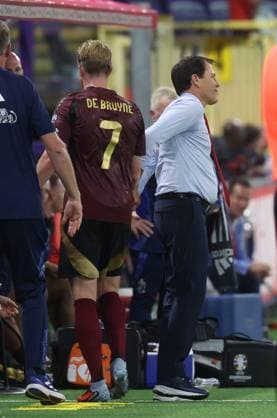 Belgium s Kevin De Bruyne and Belgium s head coach Rudi Garcia pictured during a soccer game between Belgian national soccer team Red Devils and Kazakhstan, in Brussels, on Sunday 07 September 2025, the fourth (out of 8) qualification games for the World Cup 2026. VIRGINIExLEFOUR  x133573063x