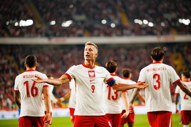 Robert Lewandowski seen celebrating after goal from Jakub Kaminski during World Cup 2026 European qualification game between national teams of Poland and Finland (Maciej Rogowski Ball Raw Images) Chorzow Slaski Stadium Poland Copyright: xMaciejxRogowskix maciejrogowski_poland_finland_2526-550