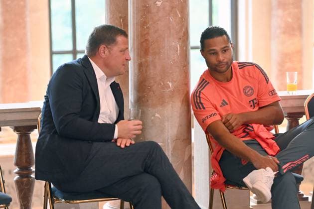 from left Max EBERL Sports Director FC Bayern Muenchen , Serge GNABRY FC Bayern Muenchen Markus SOEDER State Premier of Bavaria and CSU Chairman receives the champion teams of FC Bayern in the State Chancellery in Munich on 10 09 2025,