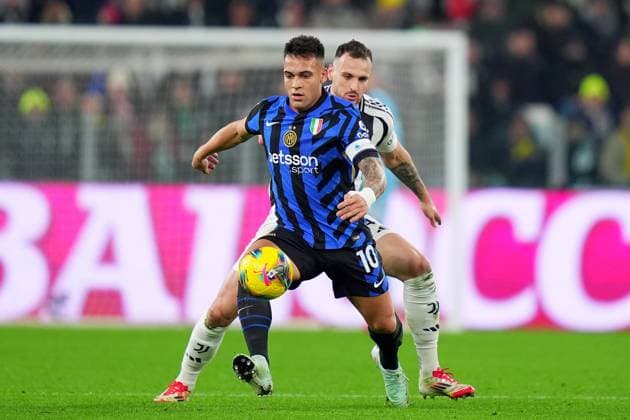 Juventus Federico Gatti fights for the ball with Juventus Federico Gatti during the Serie A soccer match between Juventus and Inter at Allianz Stadium in Turin , North Italy - Sunday , February 16, 2025 . - Soccer .  Copyright: xSpada LaPressex