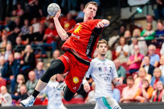 Sven Wesseling TuS N Luebbecke, 24 in goal throw GER, TuS N Luebbecke vs SG BBM Bietigheim, Handball, 2 Bundesliga, Matchday 3, Season 2025 2026, 12 09 2025 GER, TuS N Luebbecke vs SG BBM Bietigheim, Handball, 2 Bundesliga, Matchday 3, Season 2025 2026, 12 09 2025 Luebbecke Copyright: xEibner-Pressefoto JanxRollingerx EP_JSK