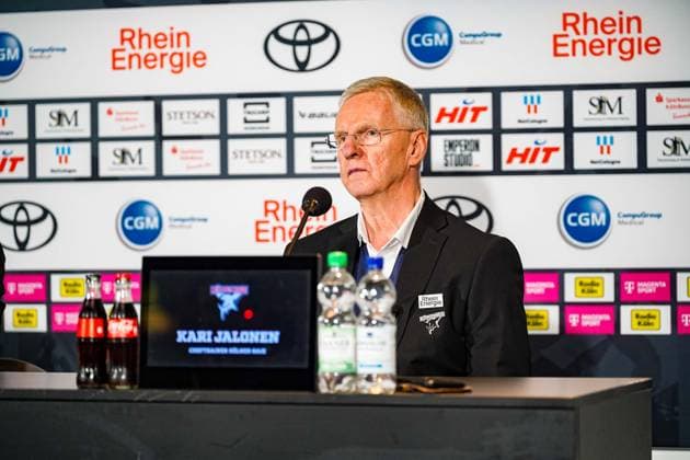 Ice Hockey Penny DEL 1 Matchday Cologne Sharks EHC Red Bull Munich on 12 09 2025 at the Lanxess Arena in Cologne Kari Jalonen Cologne , at the press conference According to the regulations of the DEL German Ice Hockey League, the publication and further utilization of the recordings in electronic media and end devices of all kinds during the ongoing game is not permitted xDMx
