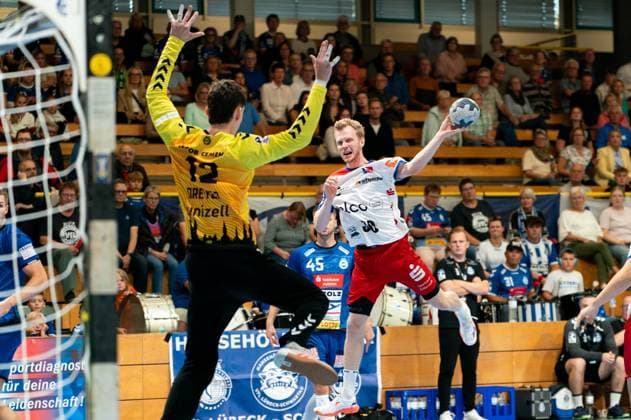 Sascha Pfattheicher HBW Balingen Weilstetten, 30 on a throw against goalkeeper Paul Dreyer VfL Luebeck Schwartau, 12 , GER, VfL Luebeck Schwartau vs HBW Balingen Weilstetten, Handball, 2 Bundesliga, Matchday 3, Season 2025 2026, 13 09 2025 GER, VfL Luebeck Schwartau vs HBW Balingen Weilstetten, Handball, 2 Bundesliga, Matchday 3, Season 2025 2026, 13 09 2025 Luebeck Copyright: xEibner-Pressefoto MaxxVincenx EP_MVN