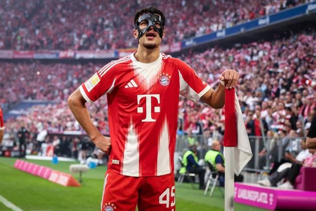 Jubelpose von Alexandar Pavlovic 45 FC Bayern Muenchen nach seinem Tor zum 2 0, FC Bayern Muenchen vs Hamburger SV, DFL, Bundesliga, Saison 2025 2026, Allianz Arena, Hinrunde, 3 Spieltag, 13 09 2025 DFB regulations prohibit any use of photographs as image sequences and or quasi video Muenchen Bayern Germany Copyright: xkolbert-press MartinxAgüerax
