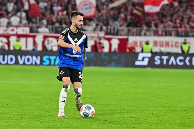 Bundesliga FC Bayern Munich Hamburger SV 13 09 2025 on the ball Fabio VIEIRA Hamburger SV 20 , single photo cropped Bundesliga FC Bayern Munich Hamburger SV Allianz Arena on 13 09 2025 DFL REGULATIONS PROHIBIT ANY USE OF PHOTOGRAPHS AS IMAGE SEQUENCES AND OR QUASI VIDEO Copyright: xBEAUTIFULxSPORTS Goldbergx