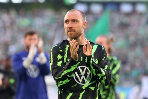 VfL vs Cologne, 1 BL Wolfsburg, 13 09 2025, FOOTBALL VfL Wolfsburg vs 1 FC Cologne, 1 BL, Season 2025 26 Christian Eriksen VfL Wolfsburg thanks the fans Wolfsburg