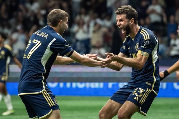 September 13, 2025, Vancouver, Bc, CANADA: Vancouver Whitecaps Thomas Muller (13) celebrates his goal against the Philadelphia Union, with Vancouver Whitecaps Giuseppe Bovalina (27) during the second half of an MLS, Fussball Herren, USA soccer match in Vancouver, on Saturday, Sept. 13, 2025. Canada News - September 13, 2025 - ZUMAc35_ 20250913_zaf_c35_302 Copyright: xEthanxCairnsx