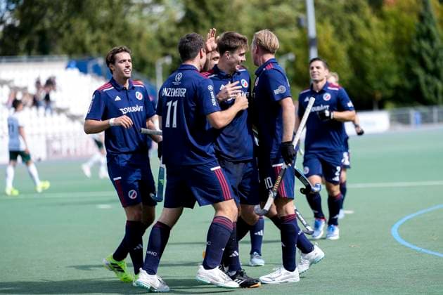 Players of Mannheimer HC MHC , celebrate the goal, celebrate the goal, goal, celebration, cheer, cheers about the goal, rejoicing, joy, rejoices, optimistic, positive, game scene, highlight, action, 14 09 2025, Mannheim Germany , Hockey, 1 Bundesliga, Men, Mannheimer HC HTC Uhlenhorst Mülheim xozx