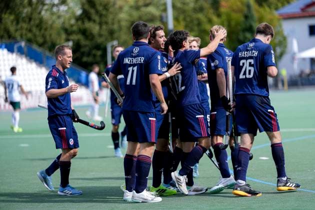 Players of Mannheimer HC MHC , celebrate the goal, celebrate the goal, goal, celebration, cheer, cheers about the goal, rejoicing, joy, rejoices, optimistic, positive, game scene, highlight, action, 14 09 2025, Mannheim Germany , Hockey, 1 Bundesliga, Men, Mannheimer HC HTC Uhlenhorst Mülheim xozx
