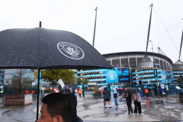 Fans make their way to the stadium in the rain Manchester City v Manchester United, ManU Premier League, Football, Etihad Stadium, Manchester, UK - 14 Sept 2025Manchester Etihad Stadium United Kingdom EDITORIAL USE ONLY No use with unauthorised audio, video, data, fixture lists, club league logos or live services. Online in-match use limited to 120 images, no video emulation. No use in betting, games or single club league player publications.  Copyright: xMattxWest Shutterstockx 15481325f