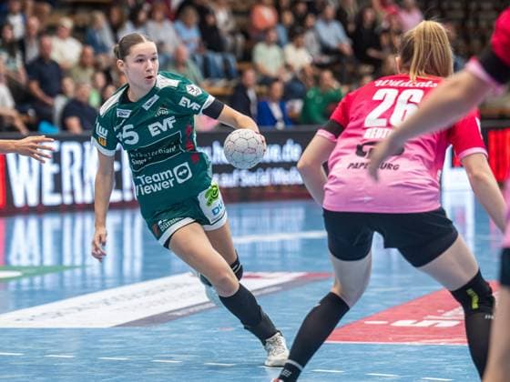 Lara Daeuble Frisch Auf Women, 95 with speed on the ball, Frisch Auf Goeppingen vs SV Union Halle Neustadt, Handball, 1 Bundesliga, Season 2025 2026, 14 09 2025 Frisch Auf Goeppingen vs SV Union Halle Neustadt, Handball, 1 Bundesliga, Season 2025 2026, 14 09 2025 Goeppingen Copyright: xMichaelxSchmidt Eibner-Pressefotx EP_MST
