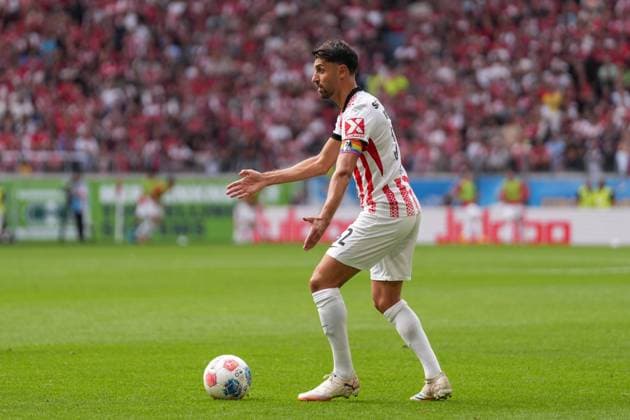 Vincenzo Grifo SC Freiburg, 32 on the ball , Germany, Soccer, 1 Bundesliga, Matchday 3, 2025 2026, SC Freiburg vs VfB Stuttgart, 13 09 2025, Europa Park Stadion, Freiburg, Germany DFL REGULATIONS PROHIBIT ANY USE OF PHOTOGRAPHS AS IMAGE SEQUENCES AND OR QUASI VIDEO Freiburg Europa Park Stadion Baden Württemberg Germany Copyright: xArnexAmbergx