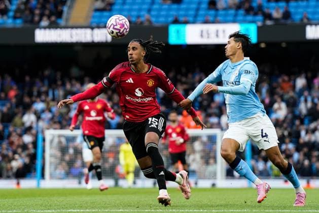 Manchester, England, 14th September 2025. Leny Yoro of Manchester United, ManU holds off Tijjani Reijnders of Manchester City during the Manchester City vs Manchester United Premier League match at the Etihad Stadium, Manchester. Picture credit should read: Andrew Yates Sportimage EDITORIAL USE ONLY. No use with unauthorised audio, video, data, fixture lists, club league logos or live services. Online in-match use limited to 120 images, no video emulation. No use in betting, games or single club league player publications. SPI_038_AY_MCI_MUFC SPI-4139-0038