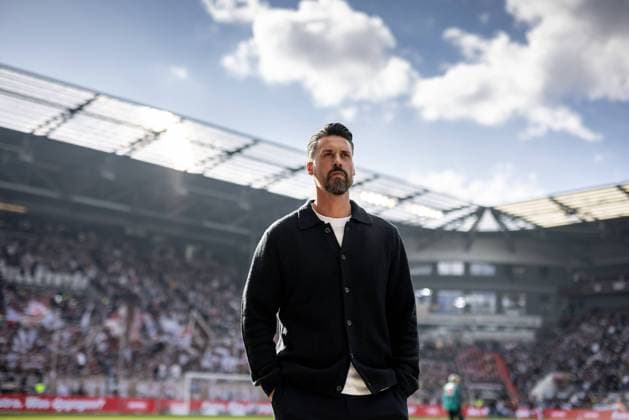Hamburg, September 14, 2025 Soccer, 1 Bundesliga 2025 26, FC St Pauli FC Augsburg Sandro Wagner FC Augsburg, Coach DFL REGULATIONS PROHIBIT ANY USE OF PHOTOGRAPHS AS IMAGE SEQUENCES AND OR QUASI VIDEO