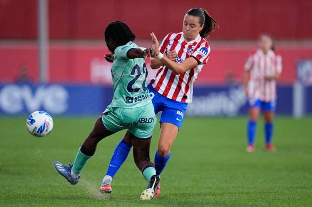 September 14, 2025, Madrid, Madrid, Spain: Paulina Ali of Levante UD and Amaiur Sarriegi of Atletico Madrid compete for the ball during the Spanish Women League, Liga F, football match played between Atletico de Madrid and Levante UD at Centro Deportivo Alcala de Henares on September 14, 2025 in Madrid, Spain. Madrid Spain - ZUMAa181 20250914_zaa_a181_368 Copyright: xDennisxAgyemanx