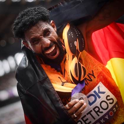 World Athletics Championships Tokyo, 15 09 2025 Amanal Petros GER celebrates SILVER after the marathon on day 3 of the World Athletics Championships at the National Stadium in Tokyo, Japan on 15 09 2025 Copyright: xBEAUTIFULxSPORTS AxelxKohringx