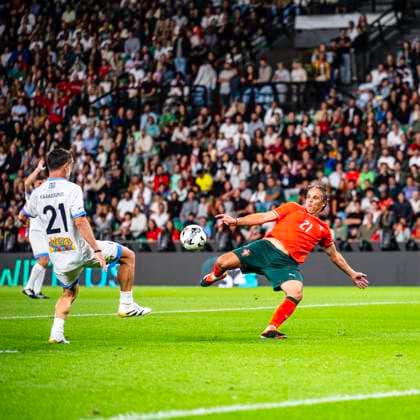 September 15, 2025, Lisbon, Lisbon, Portugal: Nuno Gomes takes a powerful shot on goal, during the Legends Charity Game, between Portugal Lengends vs World Legends at Alvalade Stadium, Lisbon, on September 15, 2025 Lisbon Portugal - ZUMAr200 20250915_zsp_r200_030 Copyright: xNunoxReisinhox