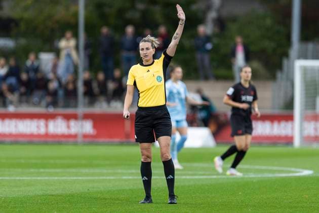 Google Pixel Womens Bundesliga Bayer 04 Leverkusen Union Berlin 15 09 2025 Referee Anna Lena Heidenreich on matchday 2 of the Google Pixel Womens Bundesliga in the match Bayer 04 Leverkusen vs Union Berlin on 15 09 2025 at Ulrich Haberland Stadium in Leverkusen Copyright: xBEAUTIFULxSPORTS Meuselx