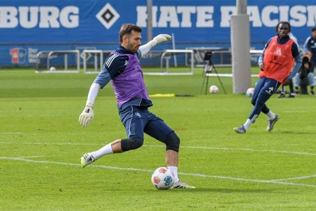 Heuer Fernandes Daniel HSV on the ball Germany , Hamburg , Volksparkstadion , Training ground soccer , 1 Bundesliga , Training of Hamburger SV