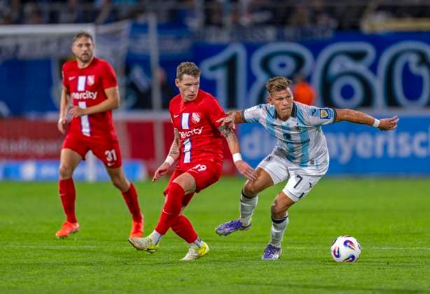 14 09 2025, Soccer 3 Liga 2025 2026, Matchday 5, TSV 1860 Munich TSV Havelse, at Stadion an der Grünwalder Strasse Munich, v li Florian Riedel TSV Havelse vs Florian Niederlechner TSV 1860 Munich